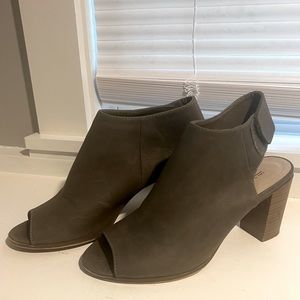 Chunky Heeled Peep Toe